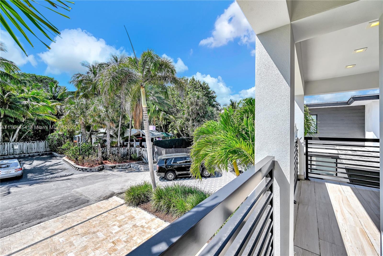 LAS OLAS BY THE SEA EXT - Residential