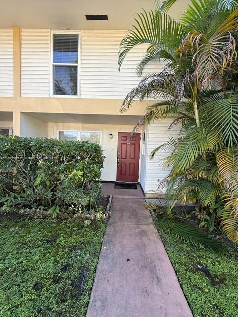 4 BED/ 2.5 BATH ALMOST 2000 SQFT AND WELL TAKING CARE OF TOWNHOUSE IN HOLLYWOOD GARDENS. THE UNIT HAS BEEN UPDATED AND FRESHLY PAINTED.ALL 4 BEDROOMS LOCATED UPSTAIRS. IT HAS A SPACIOUS LAUNDRY ROOM, AND WALK-IN CLOSET, COMMUNITY POOL MIN AWAY. ACROSS FROM TY PARK, CLOSE TO I-95, SHOPPING, RESTAURANTS AND STORES.