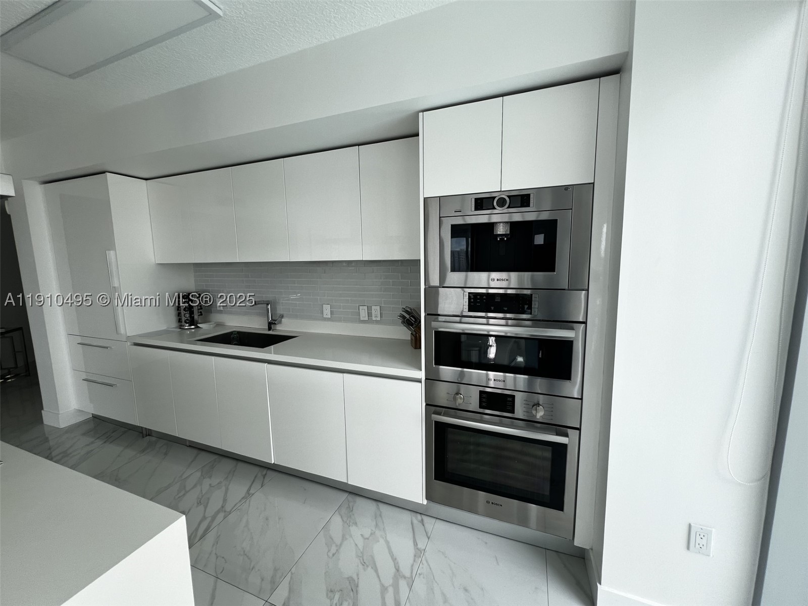 PARQUE TOWERS CONDO - Residential
