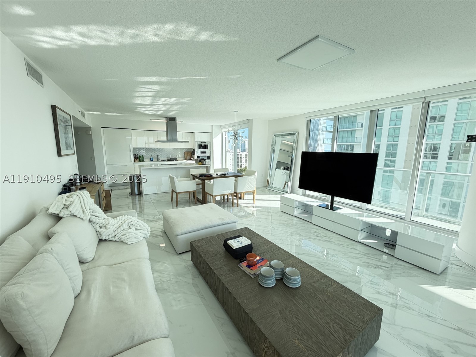 PARQUE TOWERS CONDO - Residential
