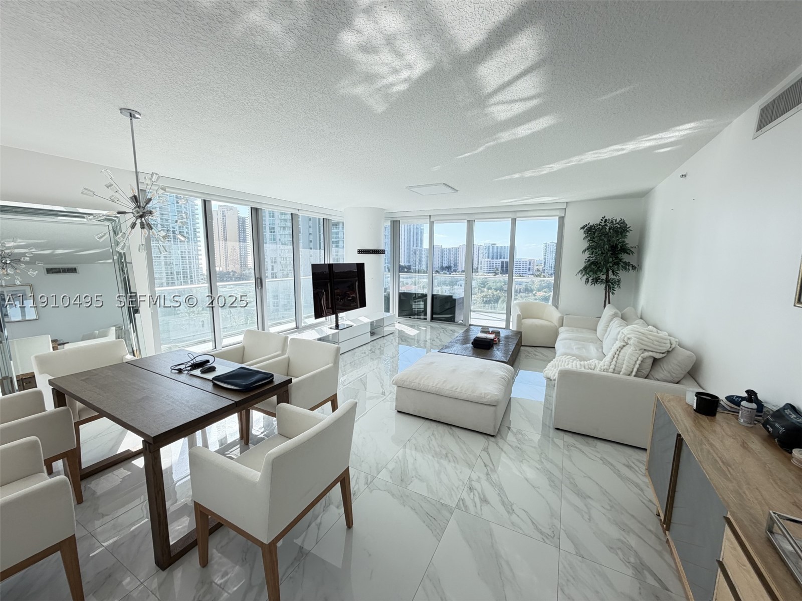 PARQUE TOWERS CONDO - Residential