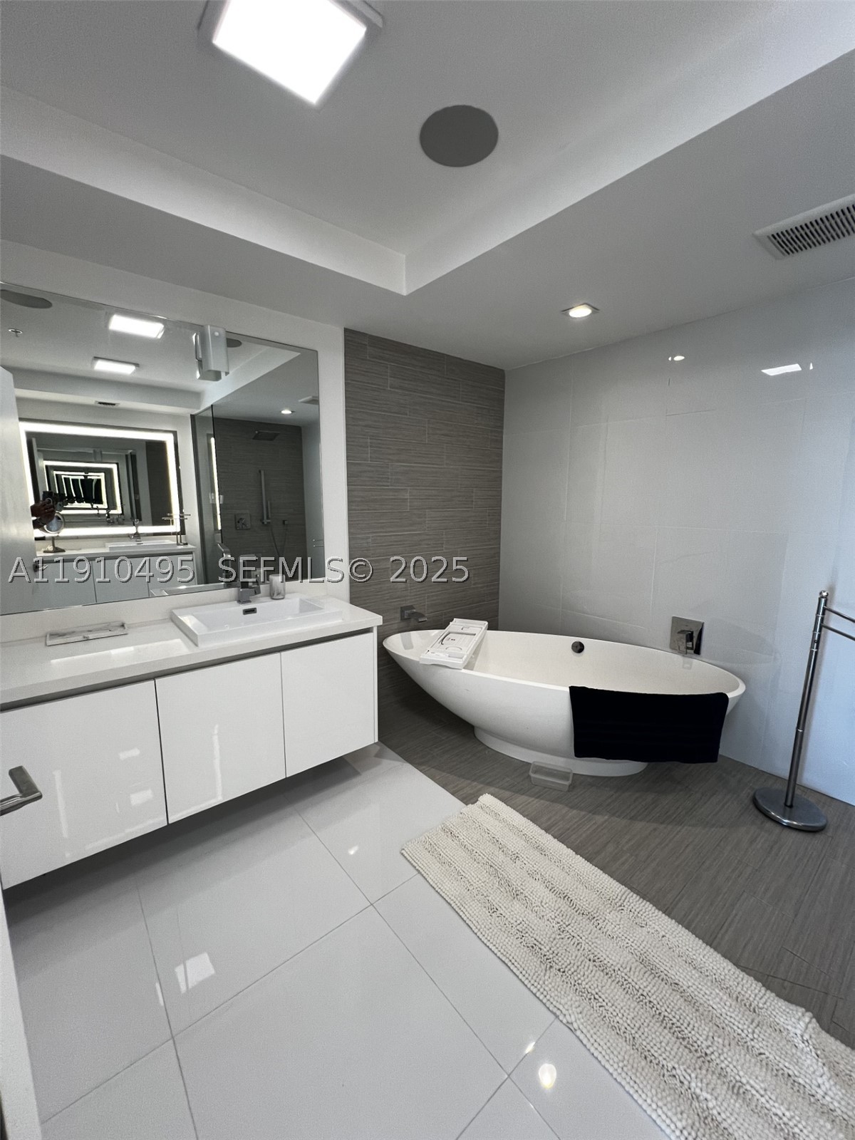PARQUE TOWERS CONDO - Residential