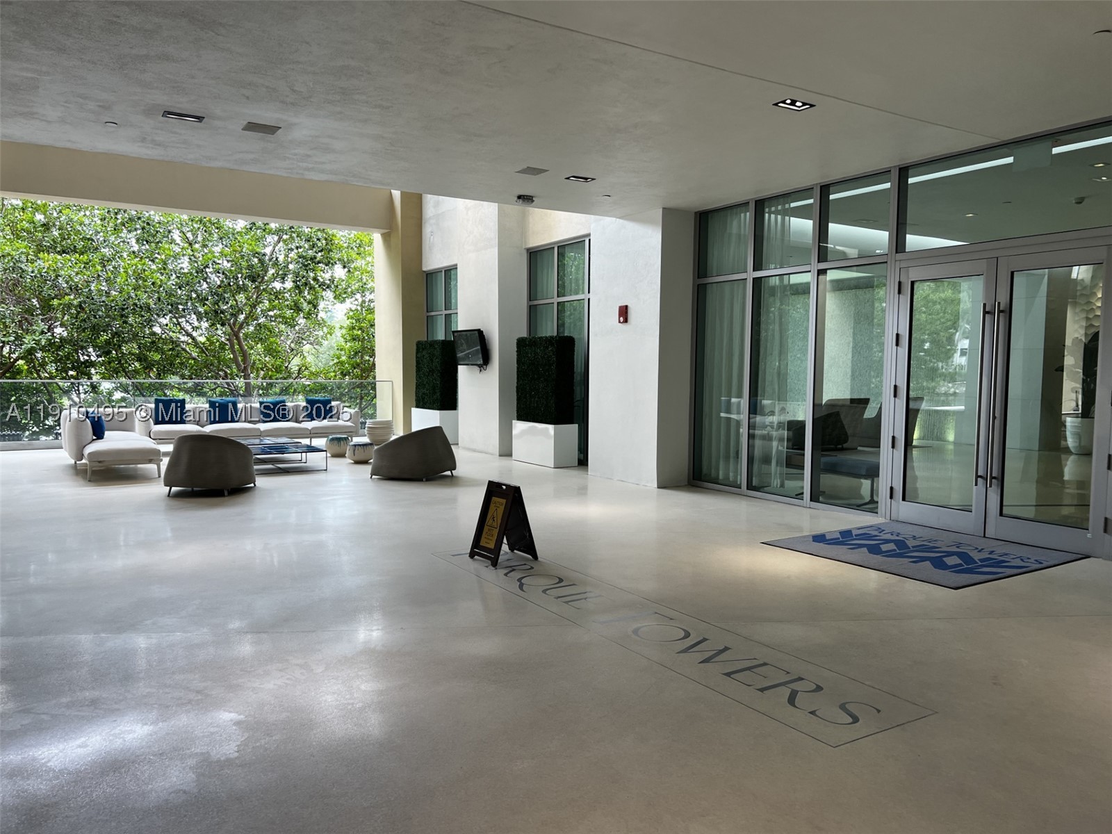 PARQUE TOWERS CONDO - Residential