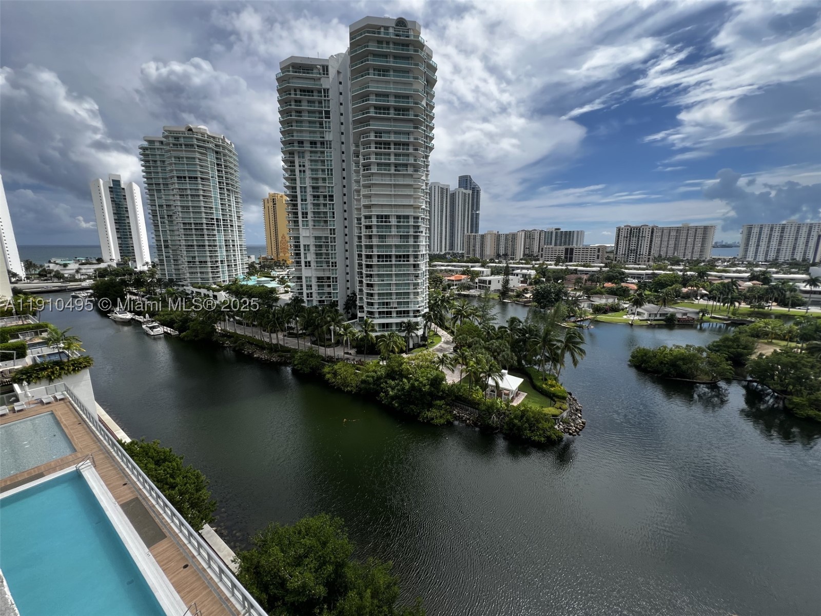 PARQUE TOWERS CONDO - Residential