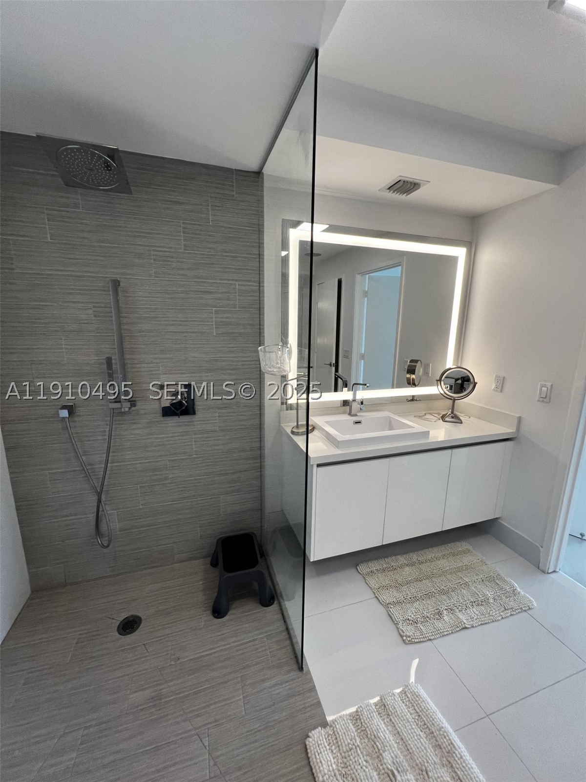 PARQUE TOWERS CONDO - Residential