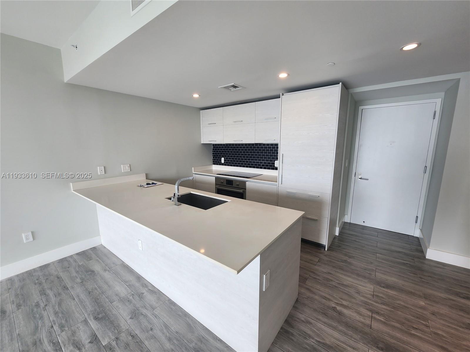SLS BRICKELL - Residential