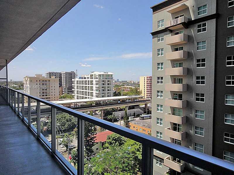 AXIS ON BRICKELL - Residential