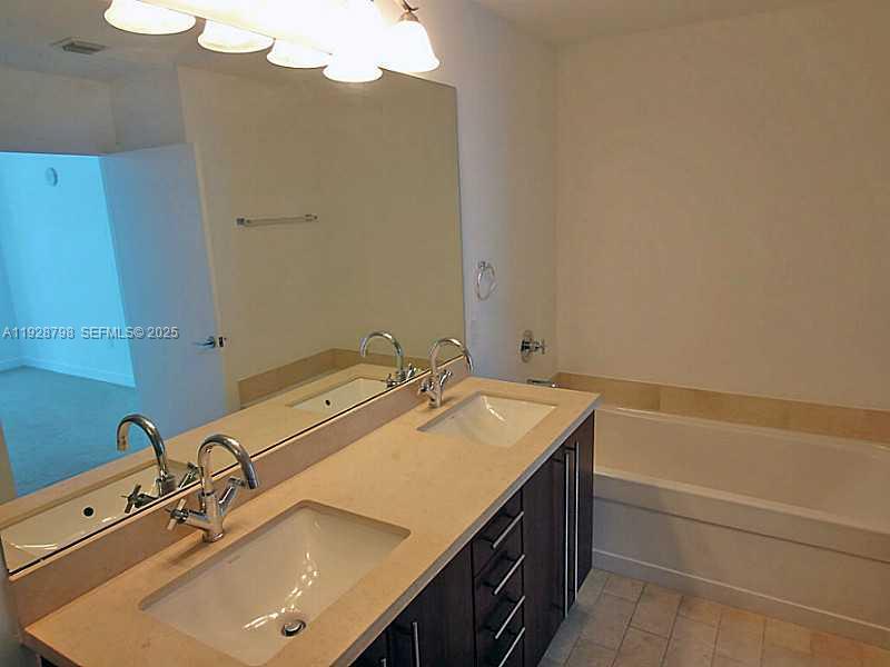 AXIS ON BRICKELL - Residential