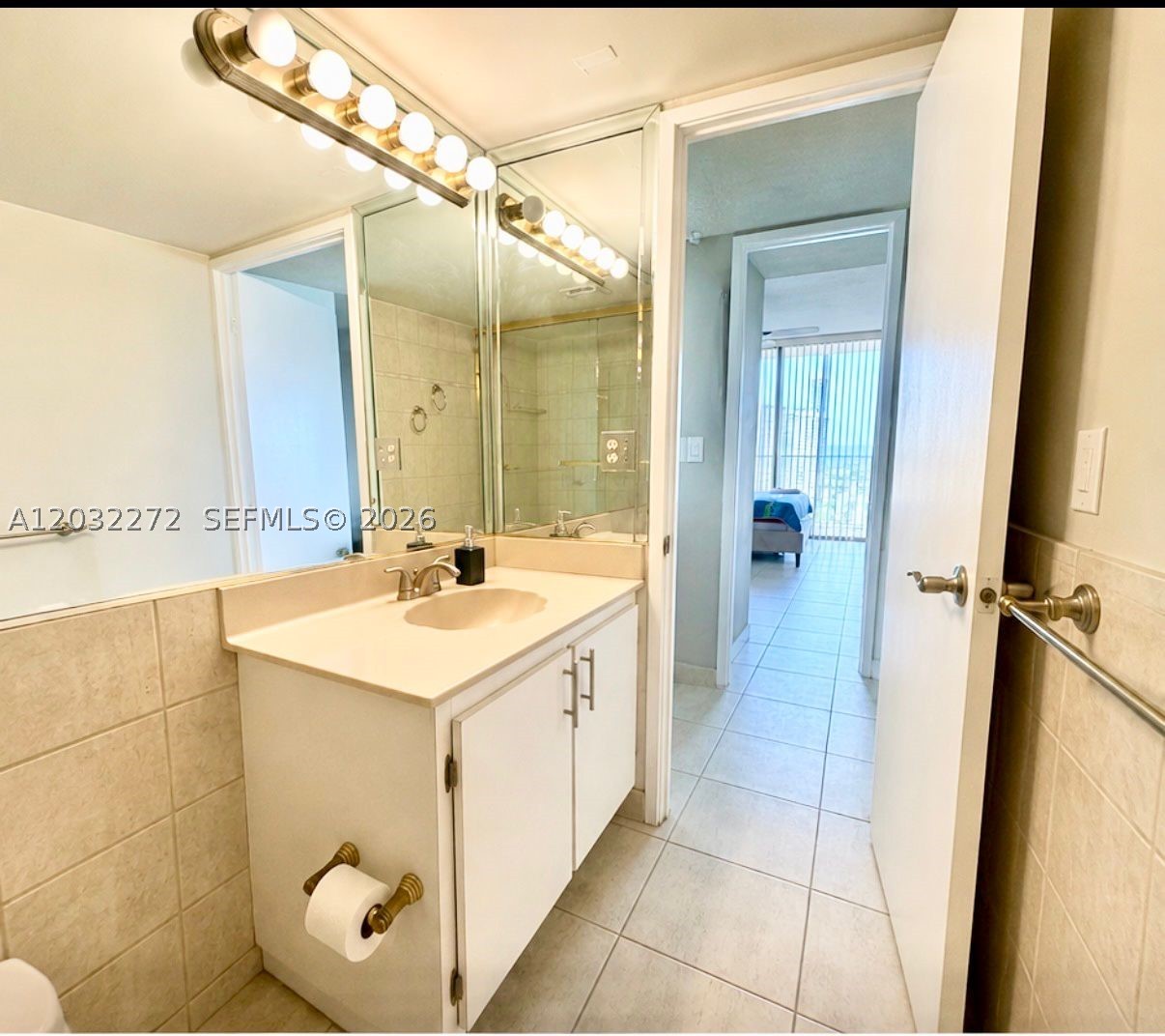 WINSTON TOWERS 700 CONDO - Residential