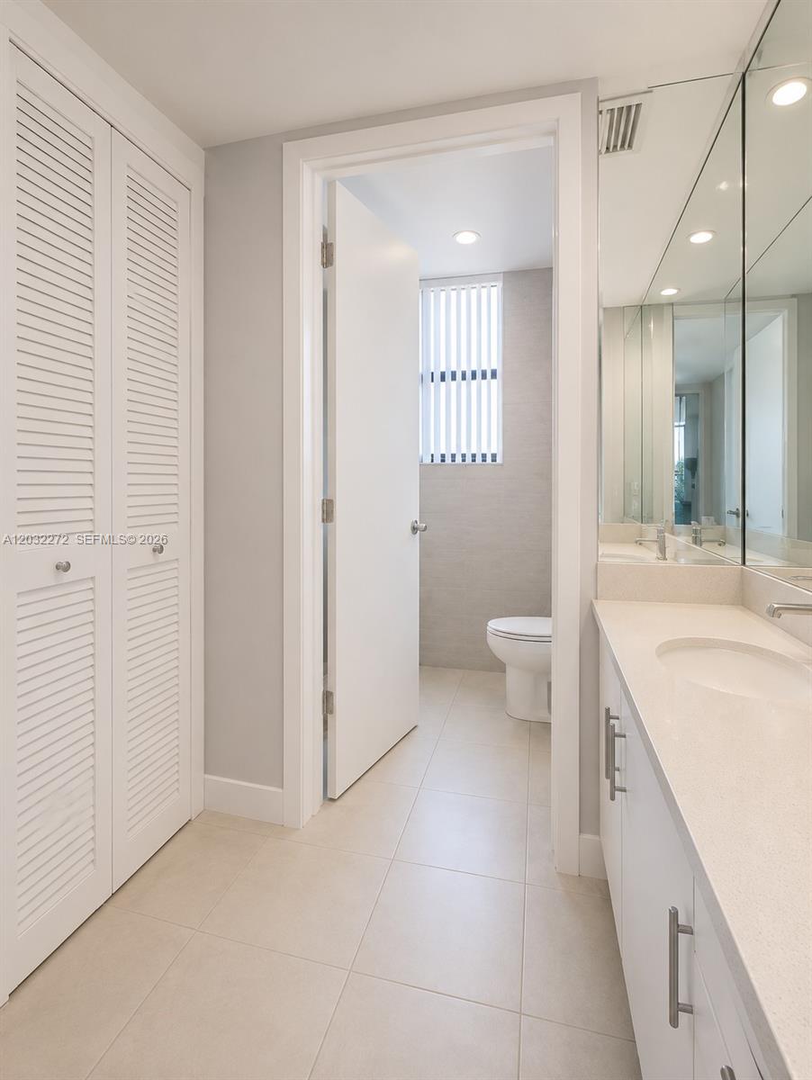 WINSTON TOWERS 700 CONDO - Residential