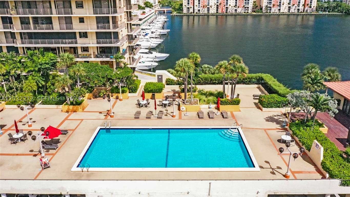 WINSTON TOWERS 700 CONDO - Residential