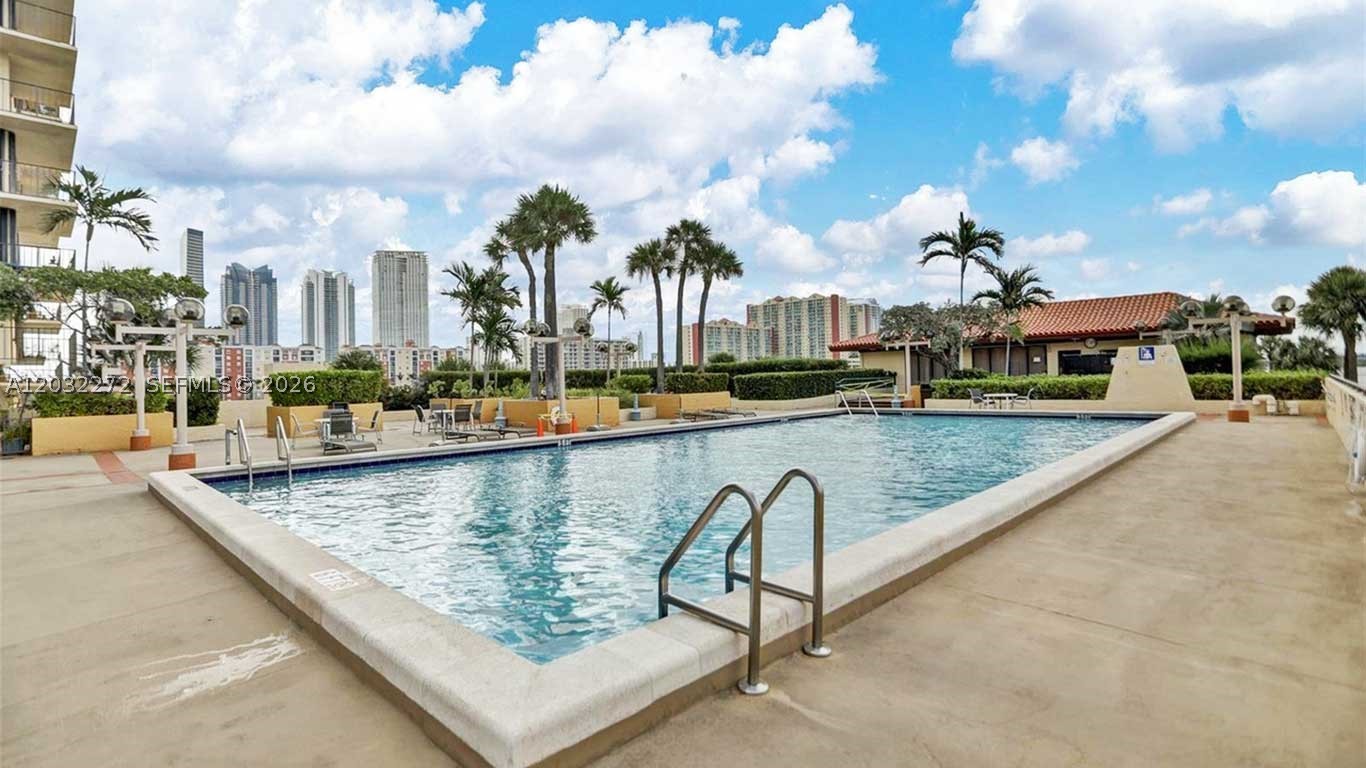 WINSTON TOWERS 700 CONDO - Residential