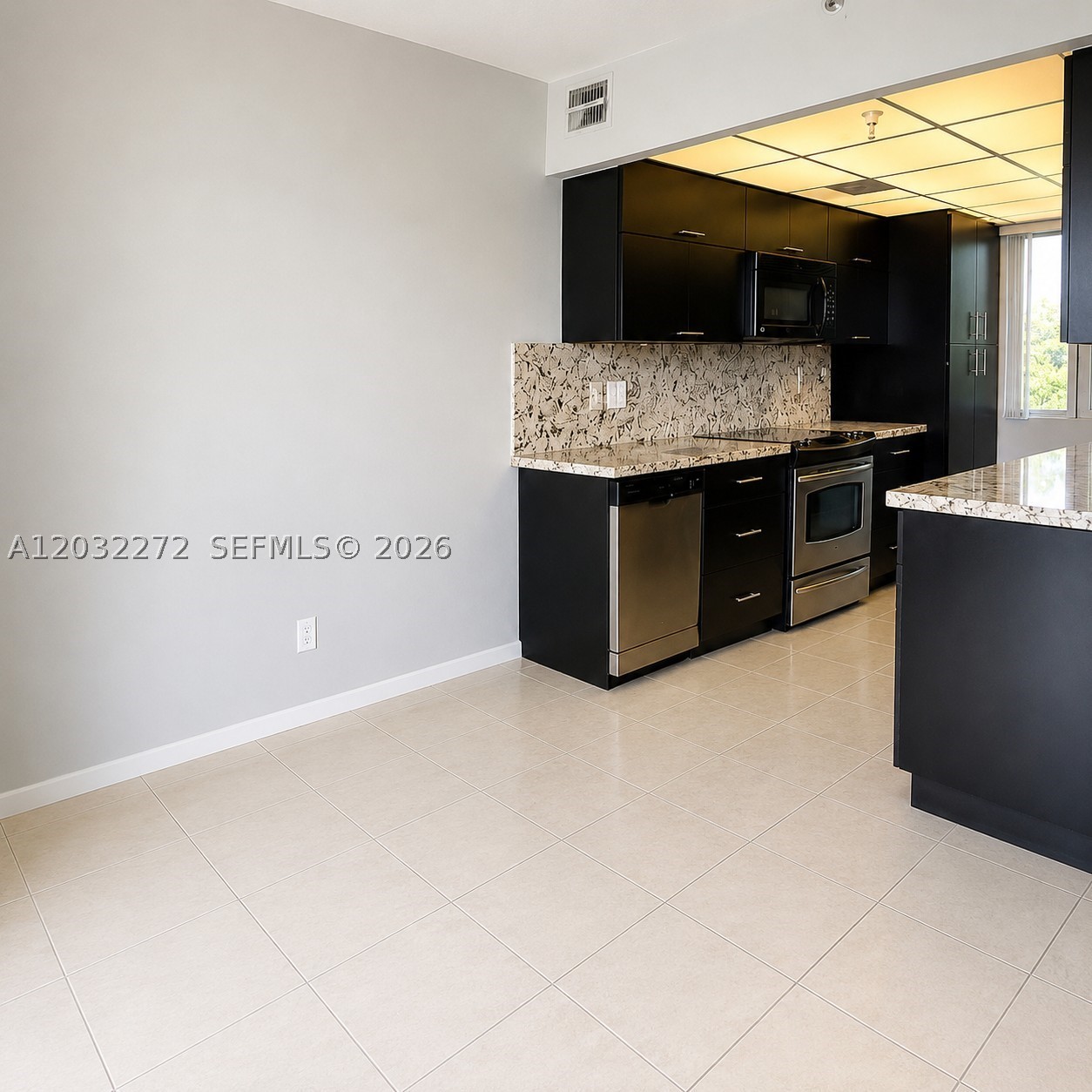 WINSTON TOWERS 700 CONDO - Residential