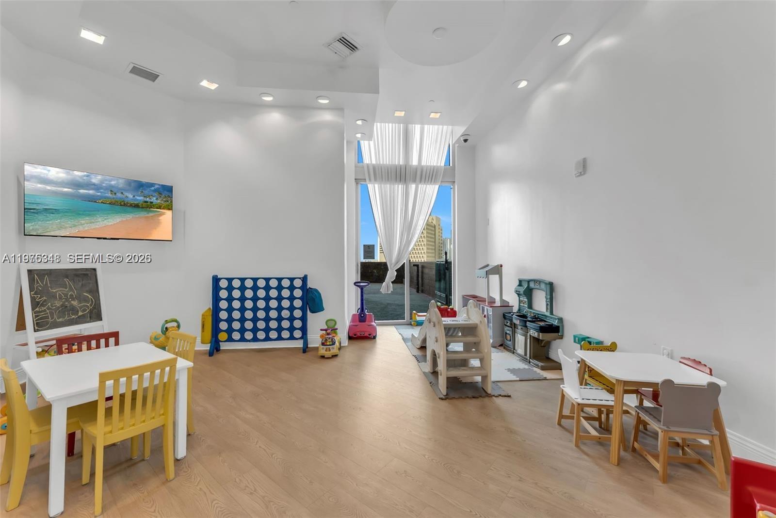 WIND CONDOMINIUM - Residential Lease