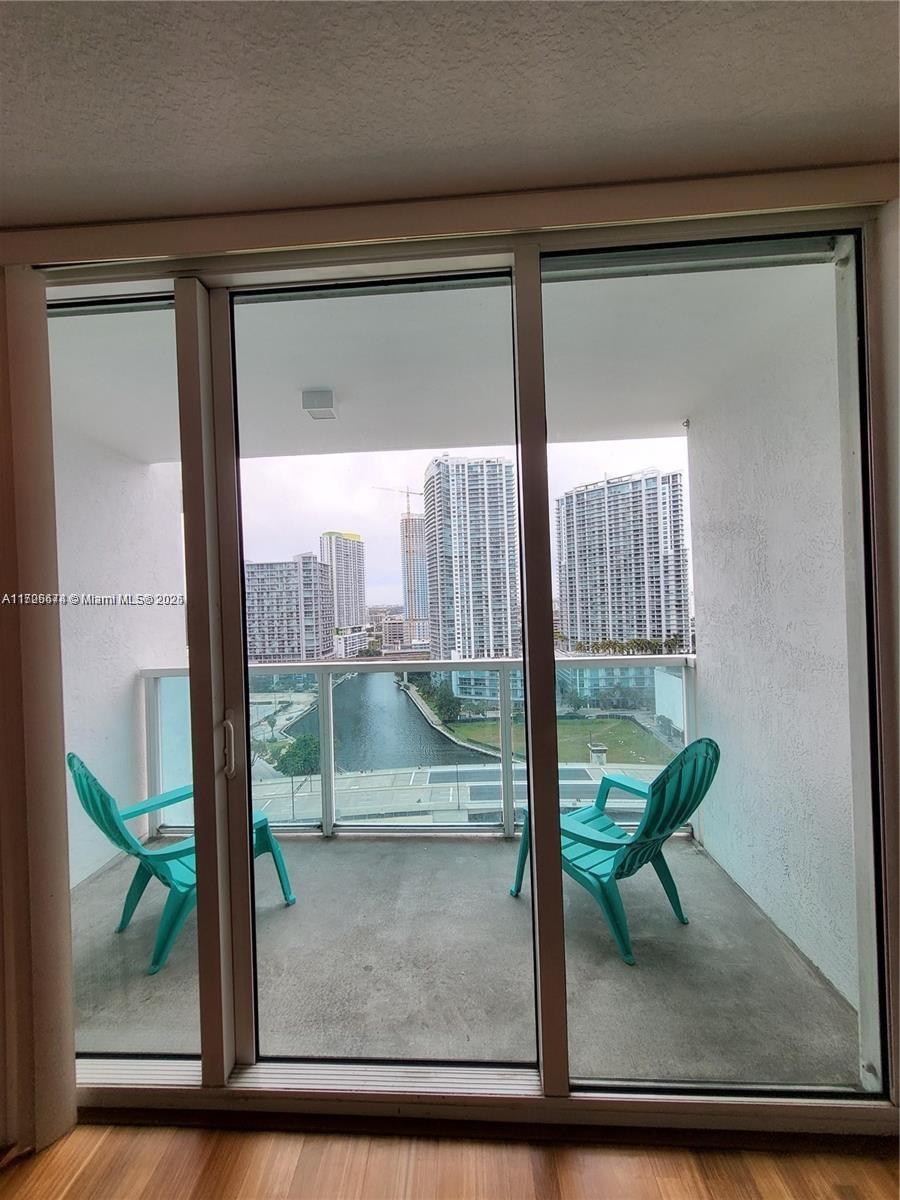 BRICKELL ON THE RIVER N T - Residential