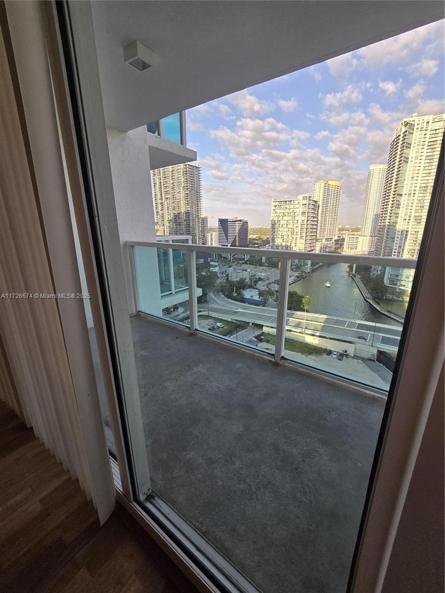 BRICKELL ON THE RIVER N T - Residential