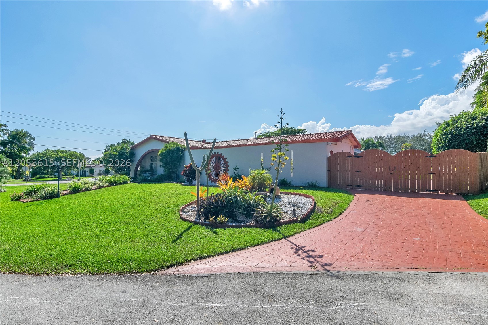 PINEWOOD ESTATES - Residential