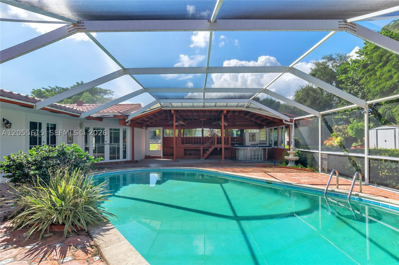 PINEWOOD ESTATES - Residential