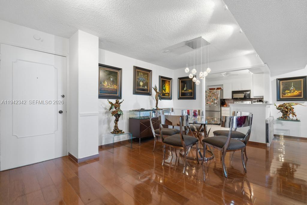Venetian Condominium - Residential