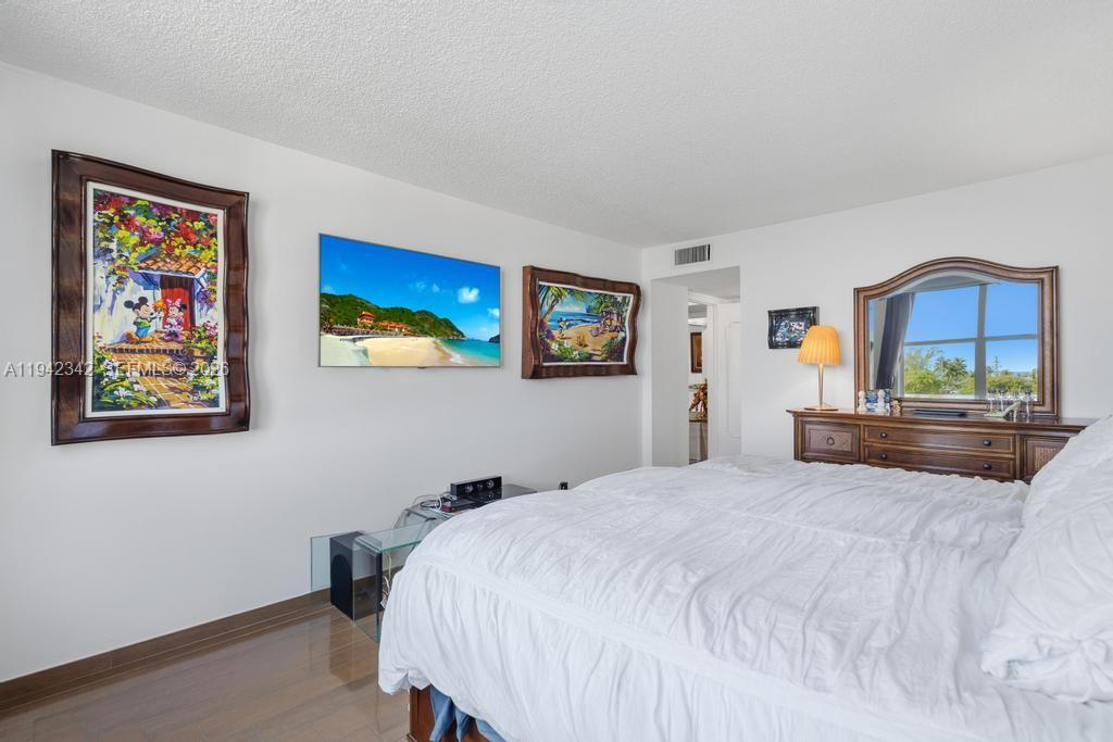Venetian Condominium - Residential