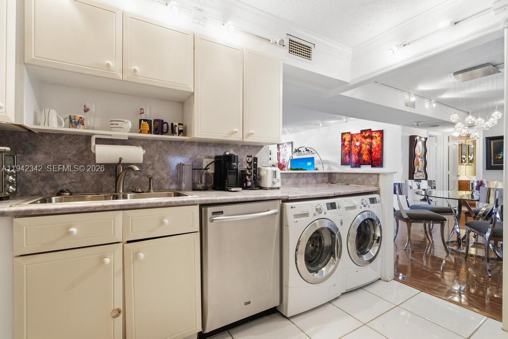 Venetian Condominium - Residential