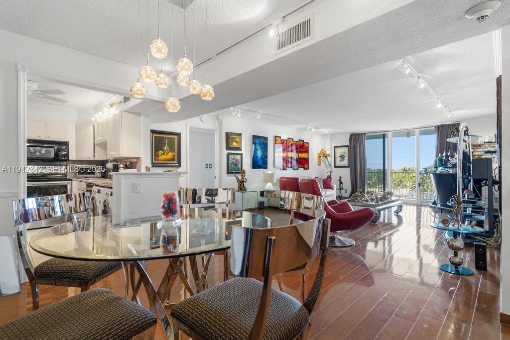 Venetian Condominium - Residential