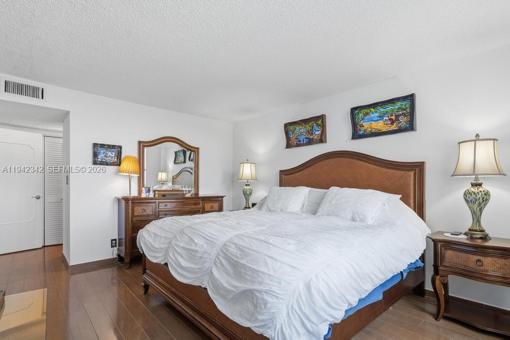 Venetian Condominium - Residential