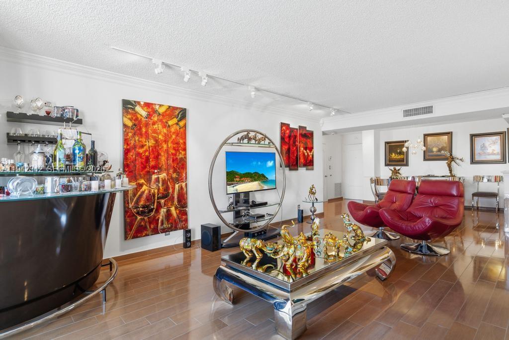 Venetian Condominium - Residential