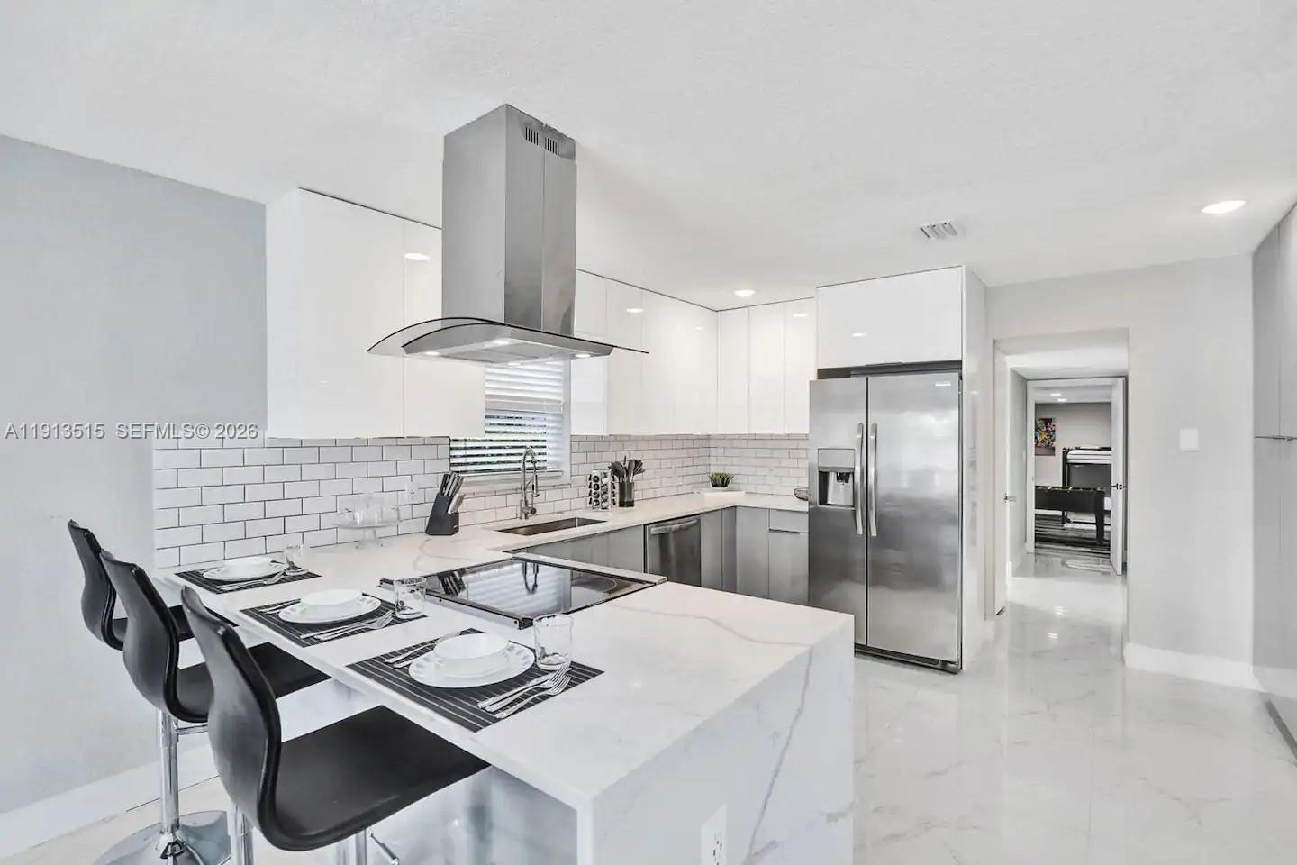 HOLLYWOOD LAKES SECTION - Residential Lease