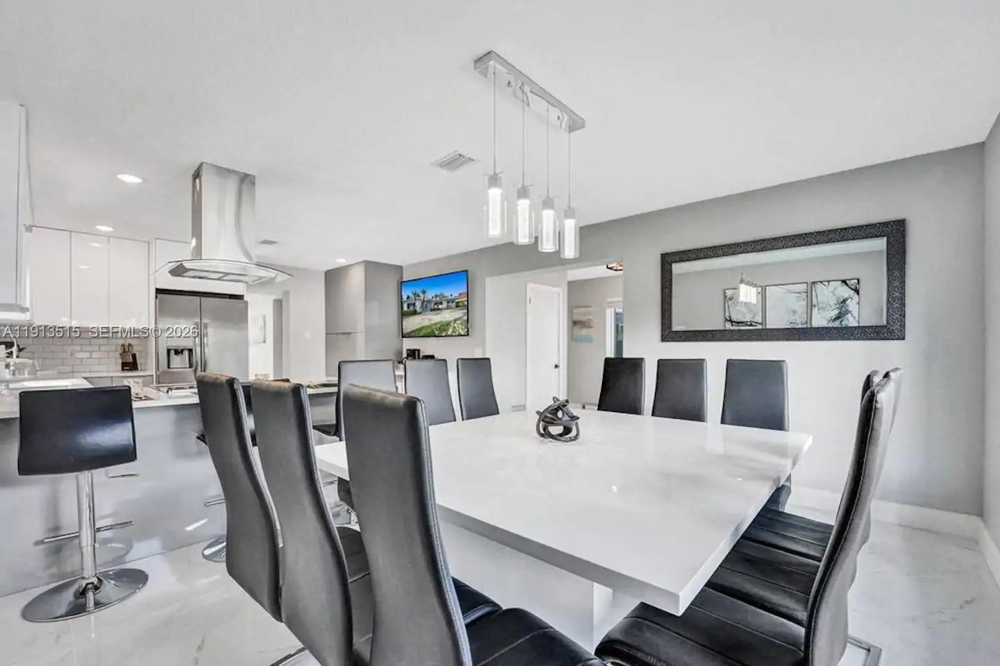 HOLLYWOOD LAKES SECTION - Residential Lease