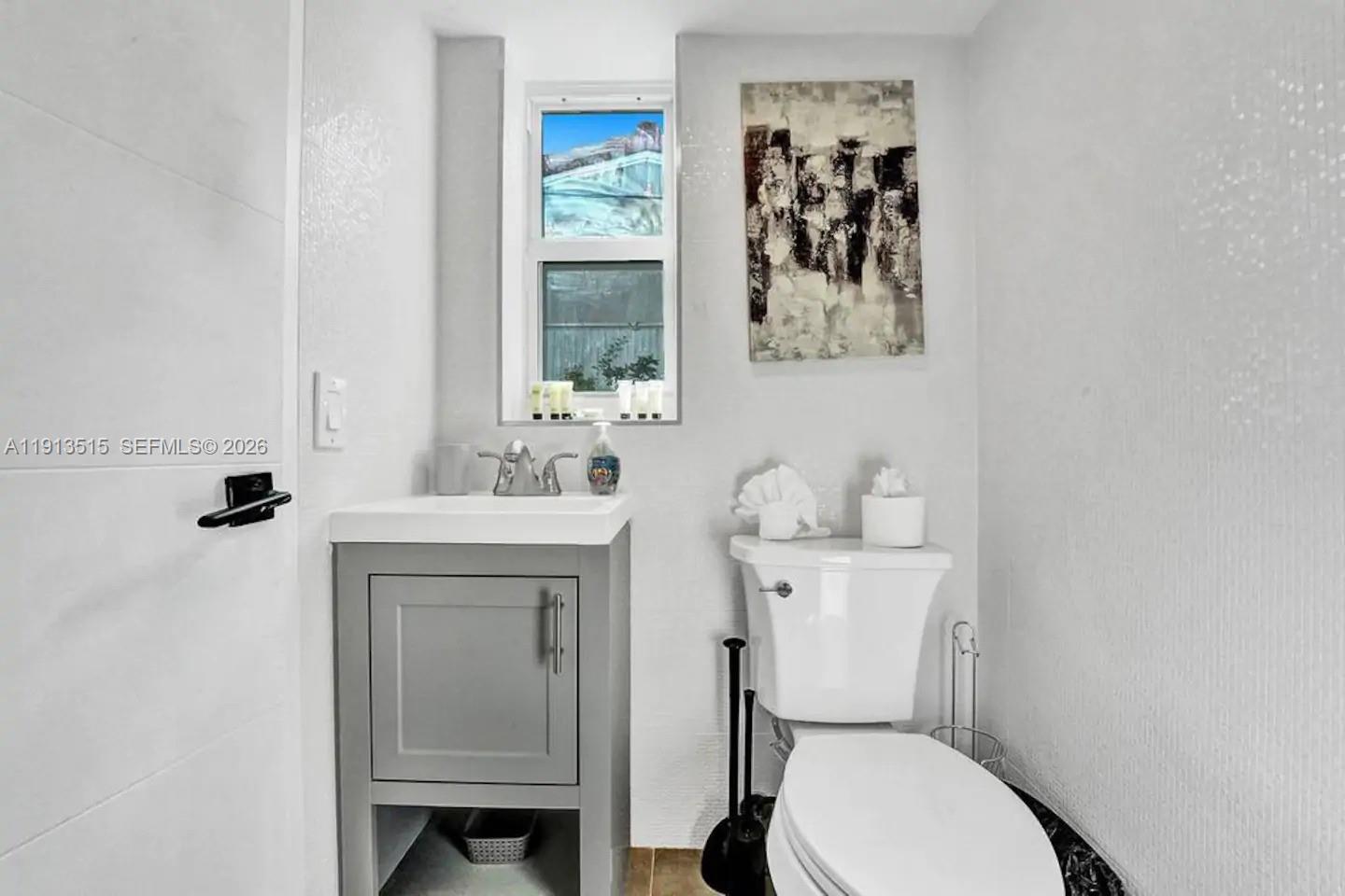 HOLLYWOOD LAKES SECTION - Residential Lease