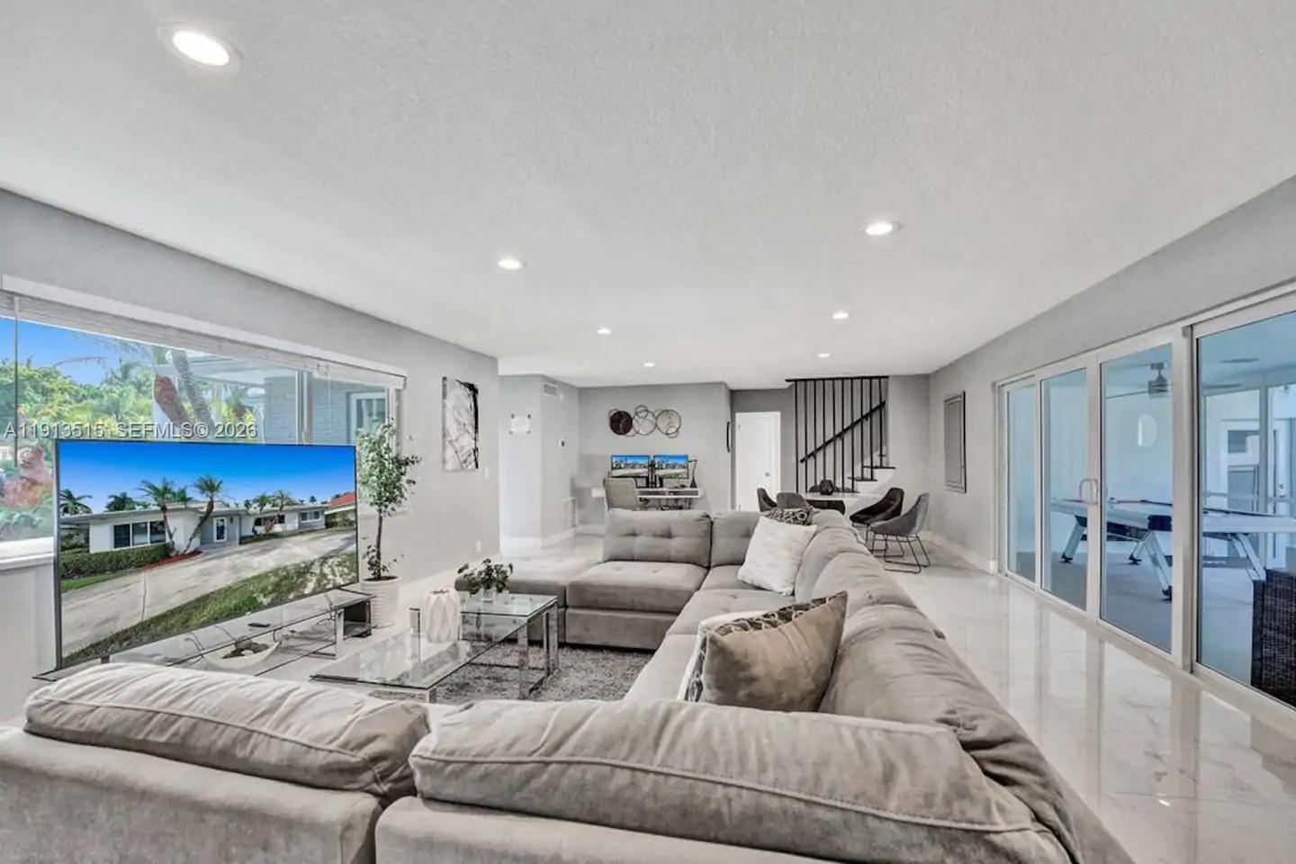 HOLLYWOOD LAKES SECTION - Residential Lease
