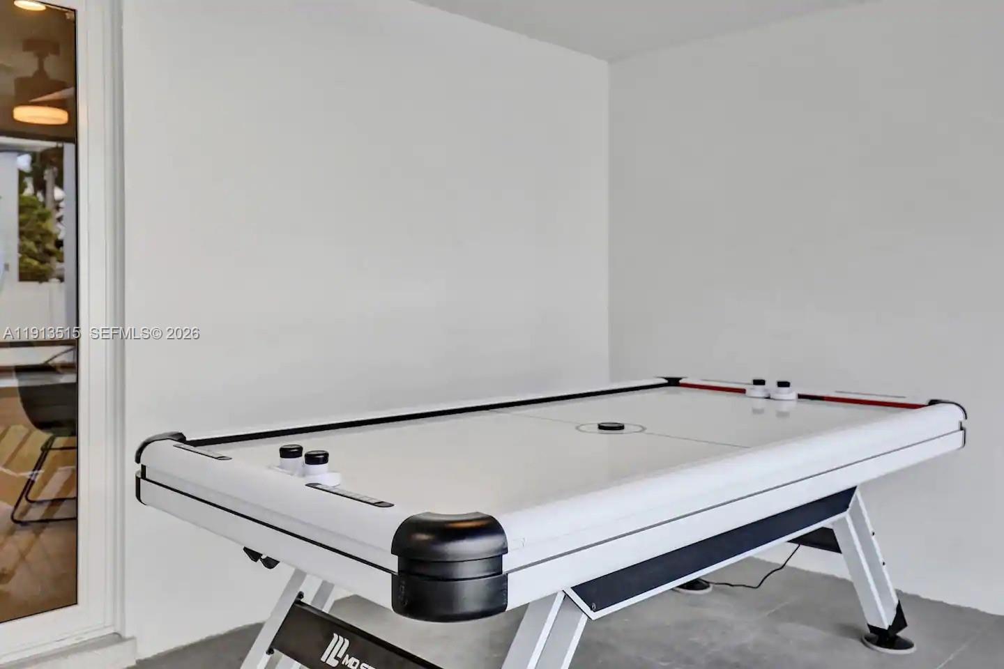 HOLLYWOOD LAKES SECTION - Residential Lease