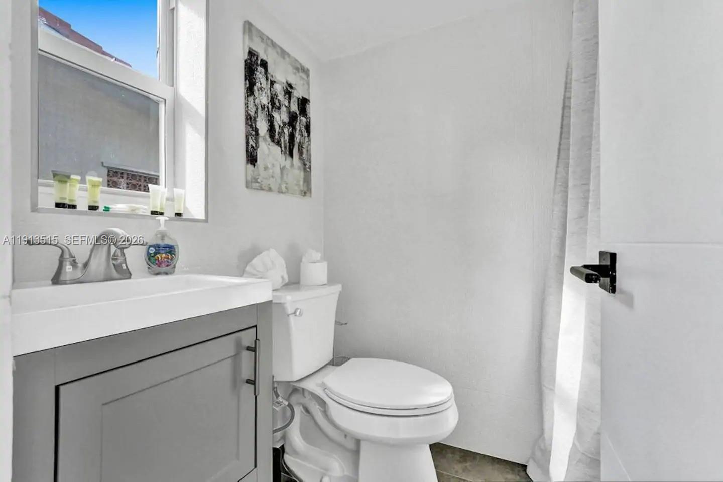 HOLLYWOOD LAKES SECTION - Residential Lease