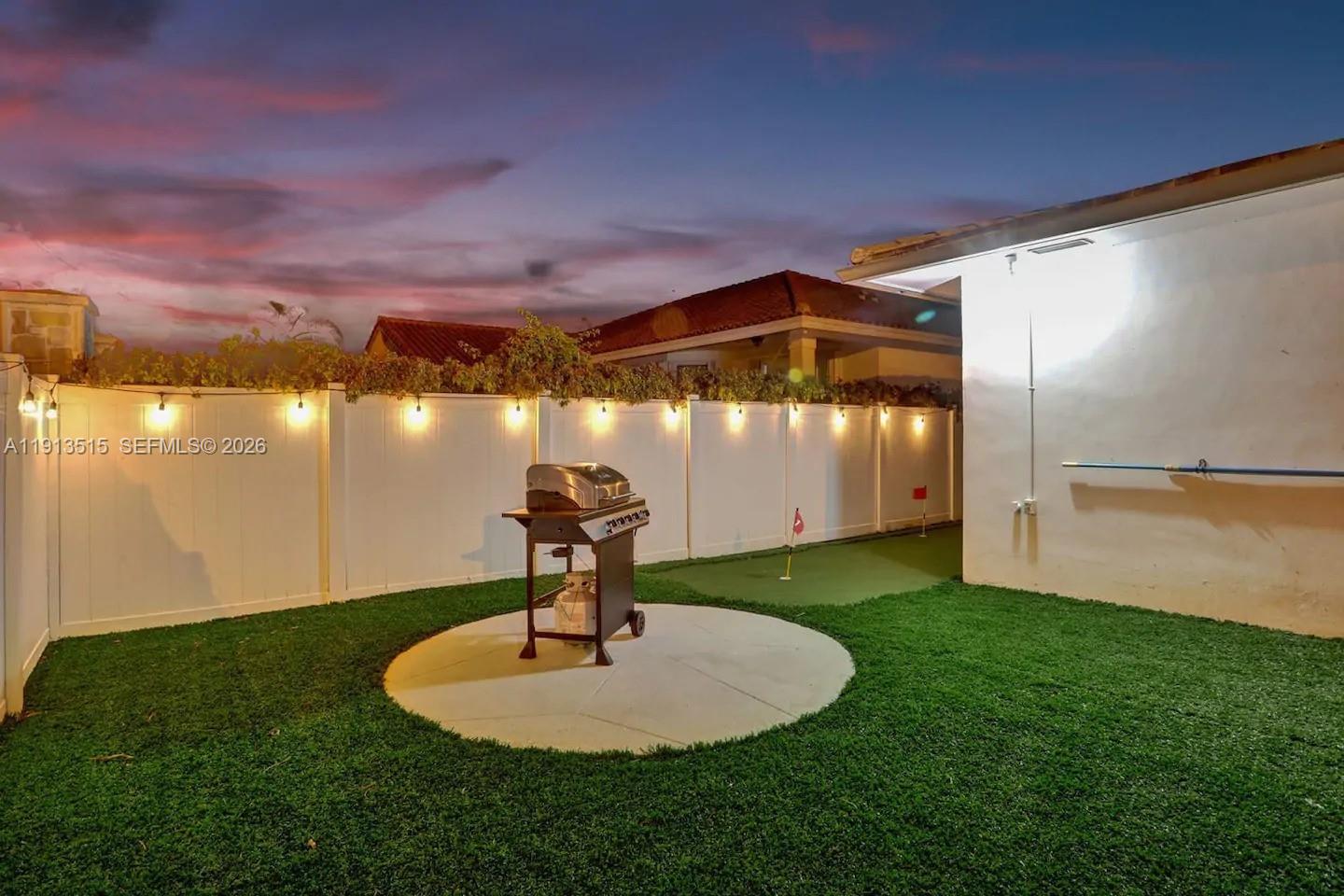 HOLLYWOOD LAKES SECTION - Residential Lease