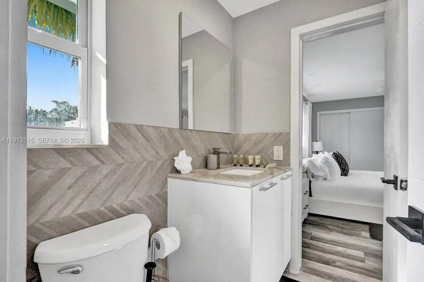 HOLLYWOOD LAKES SECTION - Residential Lease