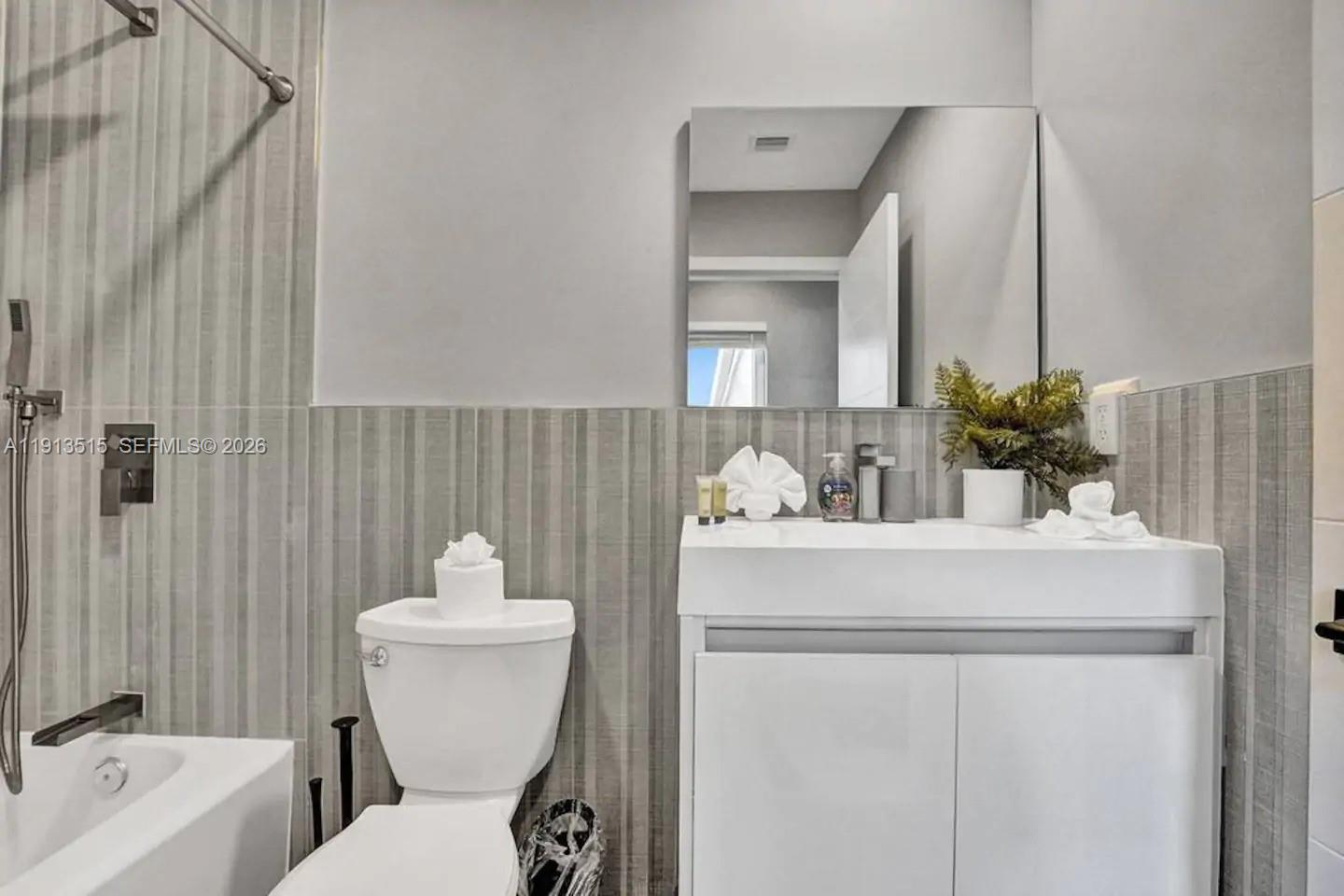 HOLLYWOOD LAKES SECTION - Residential Lease