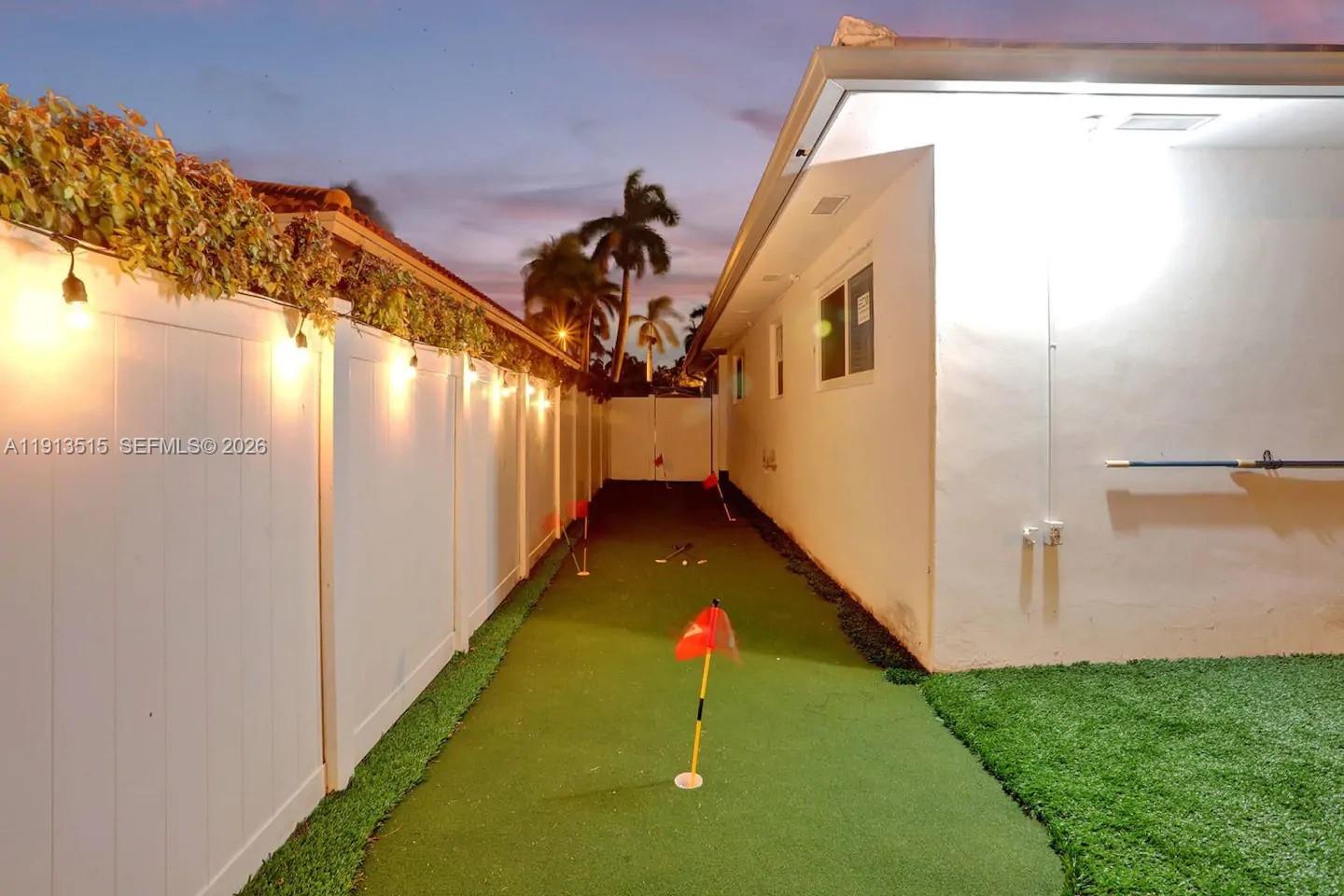 HOLLYWOOD LAKES SECTION - Residential Lease