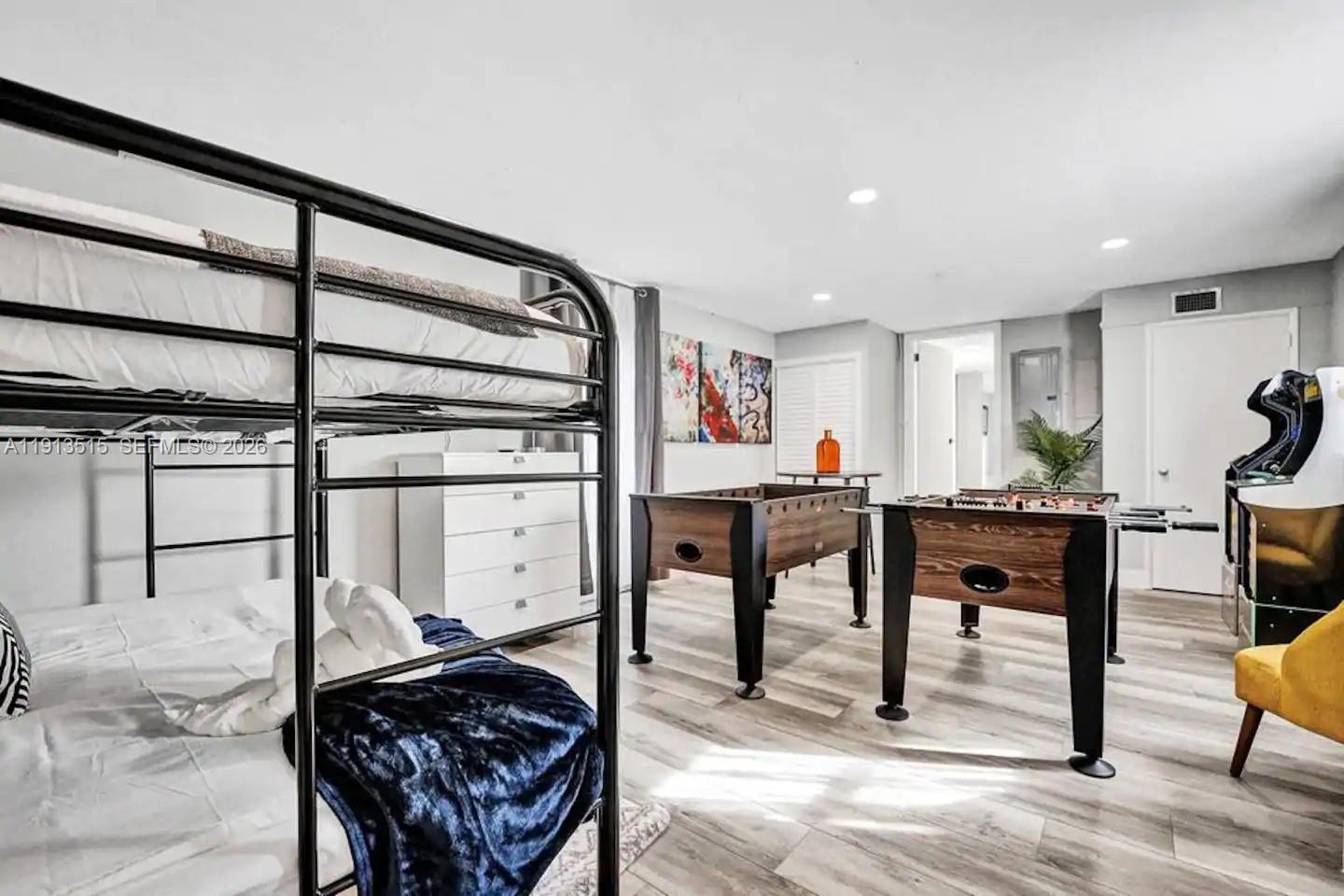 HOLLYWOOD LAKES SECTION - Residential Lease