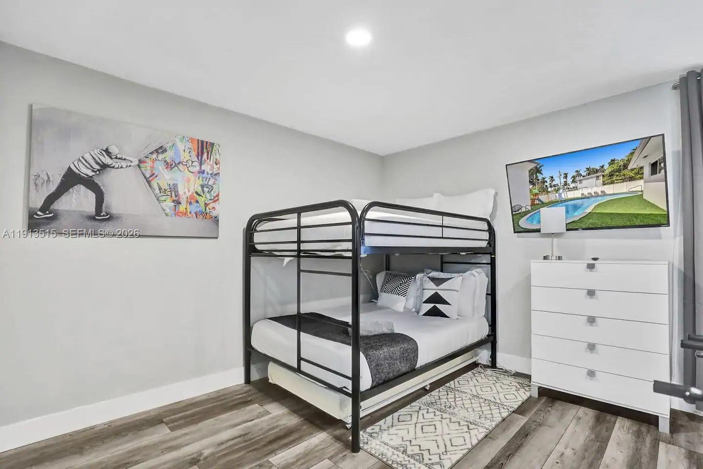 HOLLYWOOD LAKES SECTION - Residential Lease