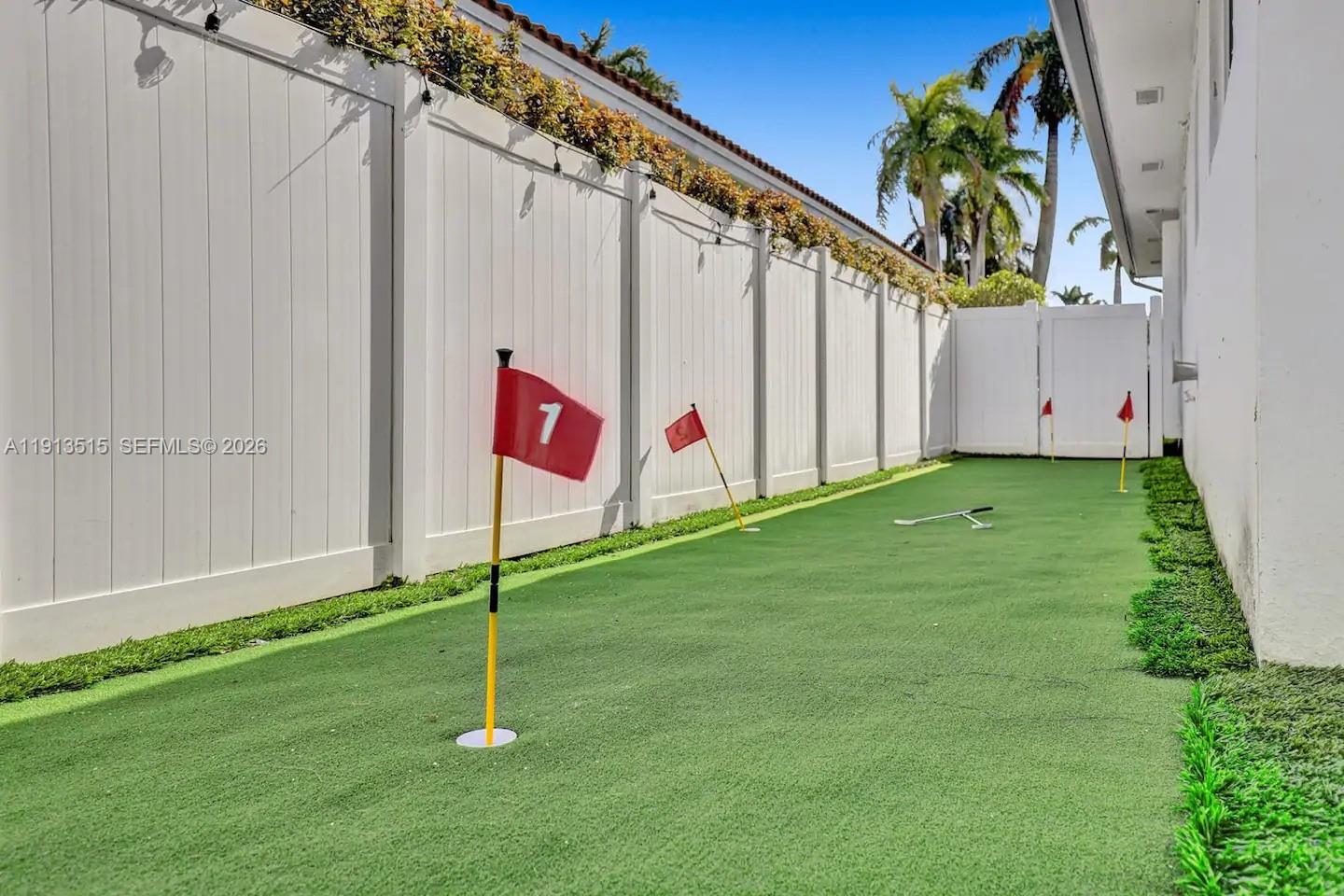 HOLLYWOOD LAKES SECTION - Residential Lease