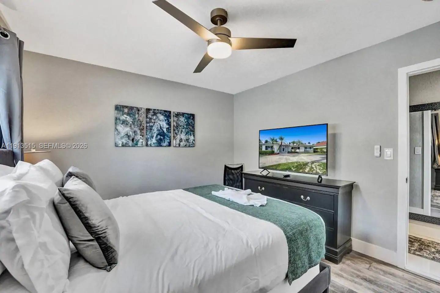 HOLLYWOOD LAKES SECTION - Residential Lease