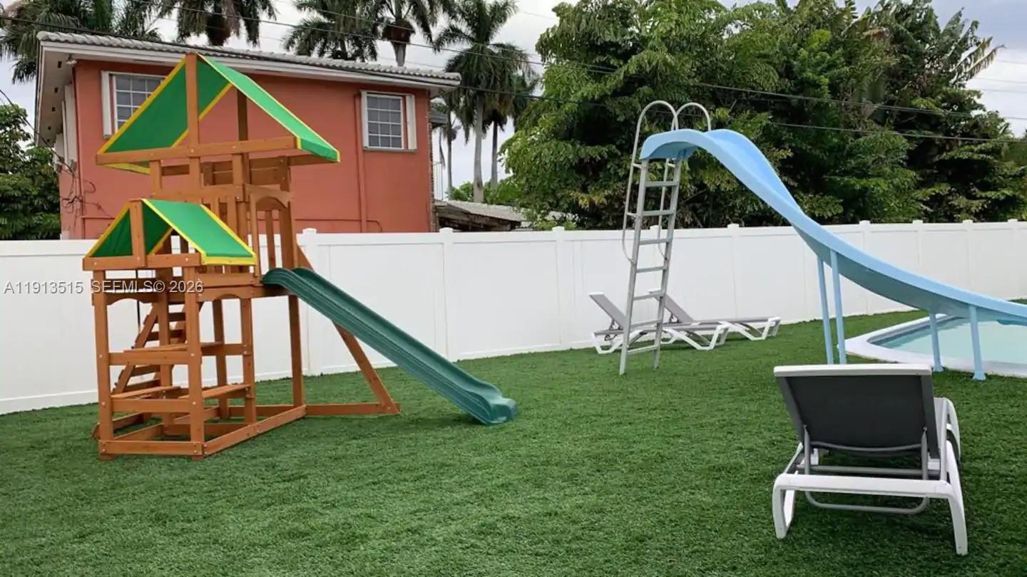 HOLLYWOOD LAKES SECTION - Residential Lease