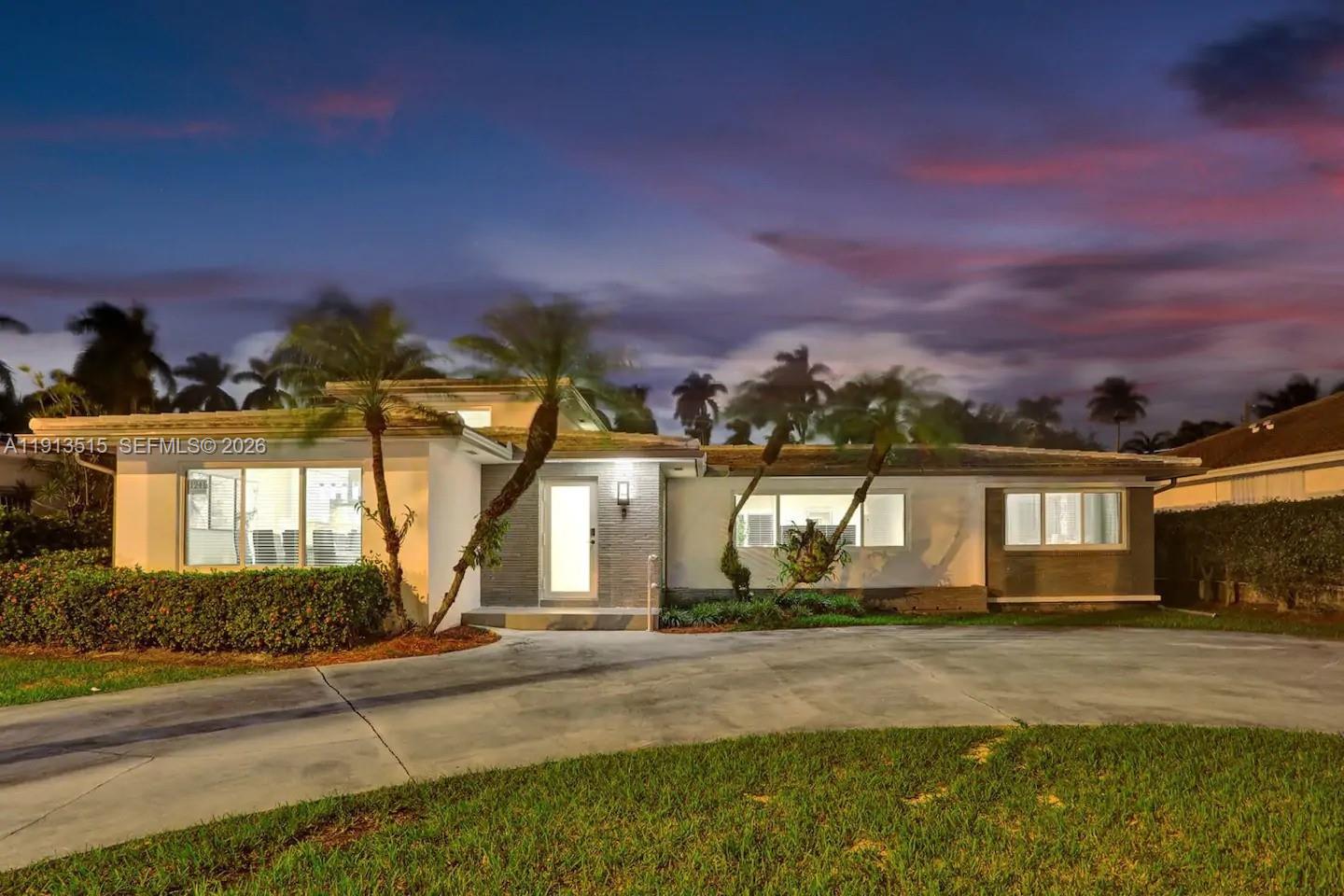 HOLLYWOOD LAKES SECTION - Residential Lease