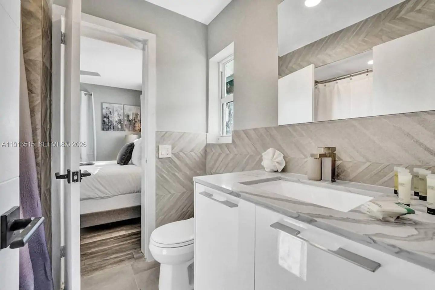 HOLLYWOOD LAKES SECTION - Residential Lease