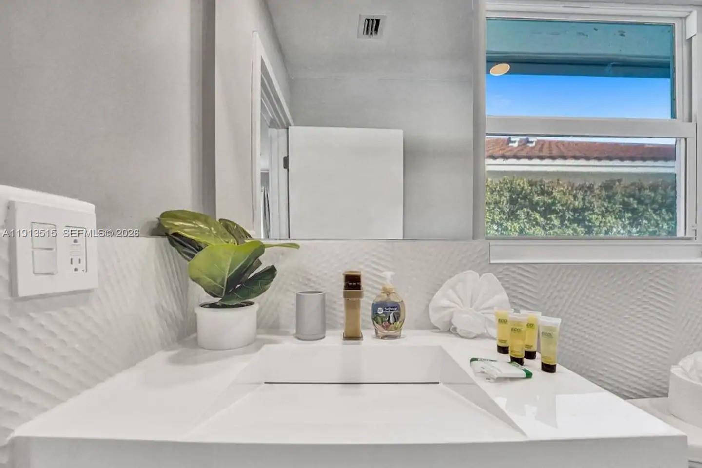 HOLLYWOOD LAKES SECTION - Residential Lease