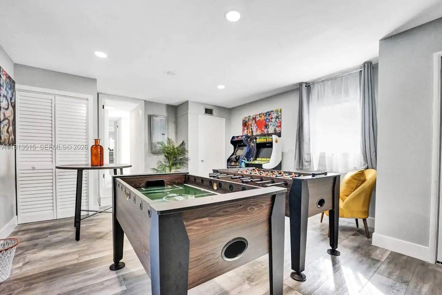 HOLLYWOOD LAKES SECTION - Residential Lease