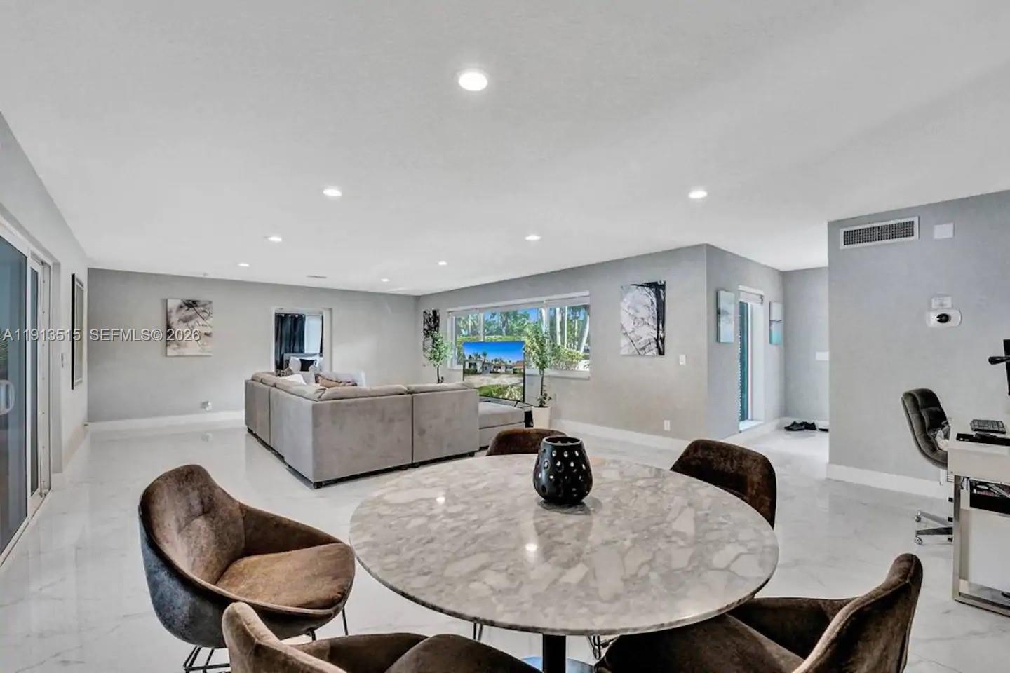 HOLLYWOOD LAKES SECTION - Residential Lease