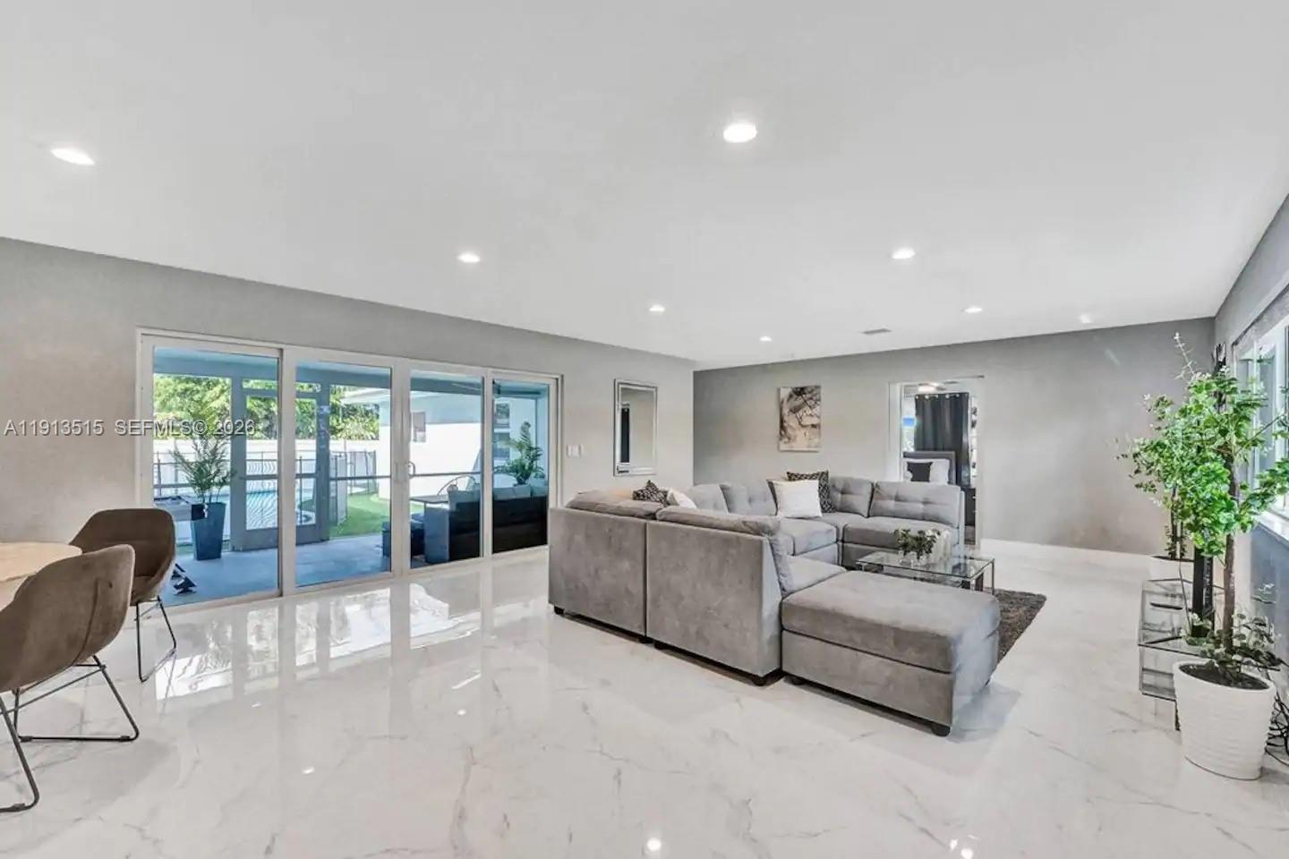 HOLLYWOOD LAKES SECTION - Residential Lease