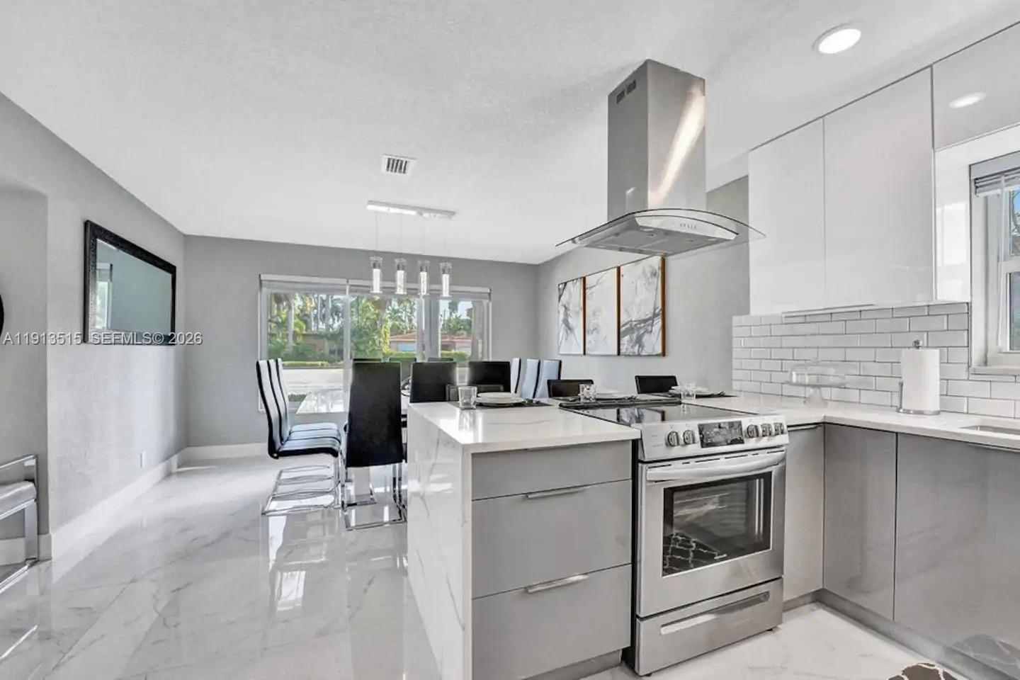 HOLLYWOOD LAKES SECTION - Residential Lease